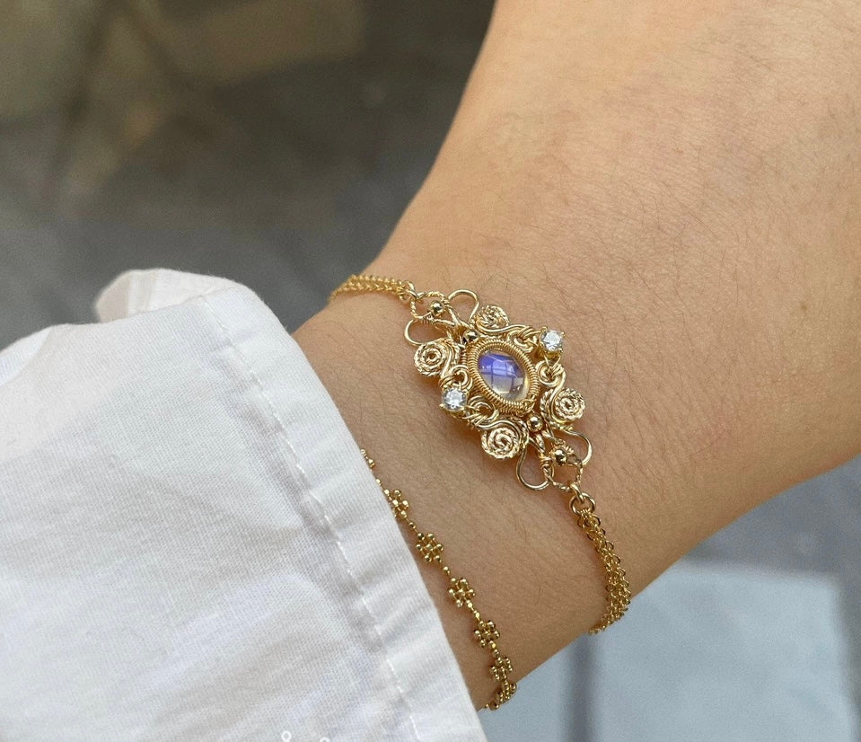 Moonooze Natural Moonstone Vitreous High-Quality Handmade Gemstone moonooze