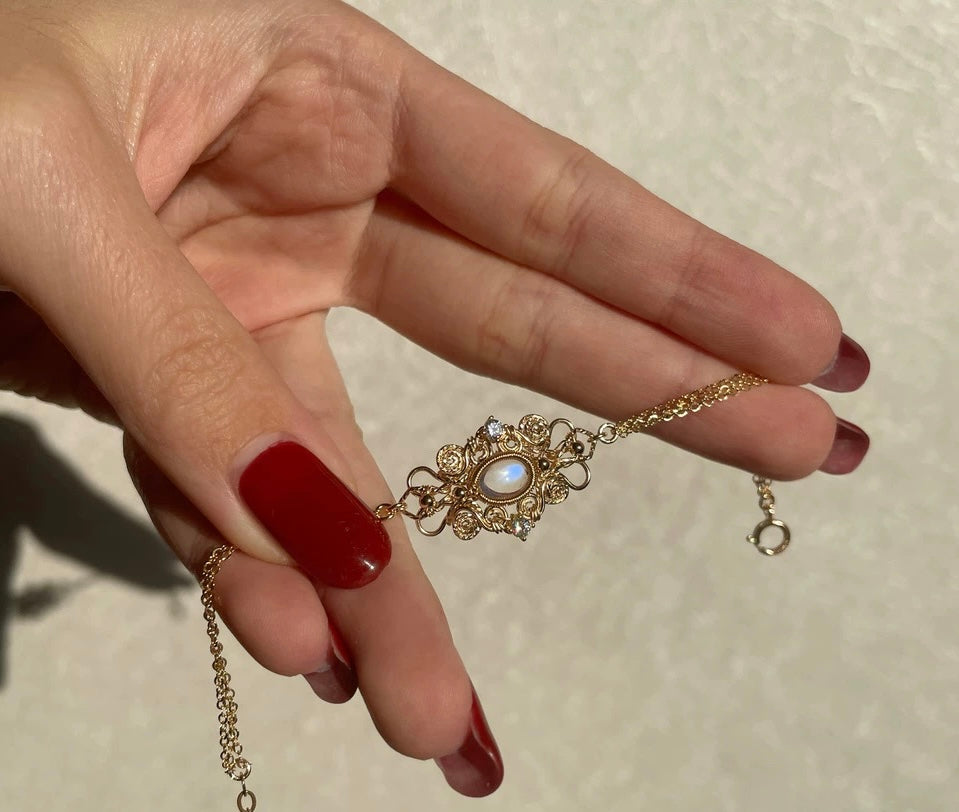 Moonooze Natural Moonstone Vitreous High-Quality Handmade Gemstone moonooze