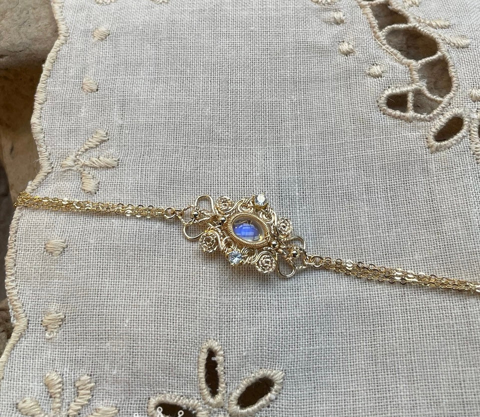 Moonooze Natural Moonstone Vitreous High-Quality Handmade Gemstone moonooze