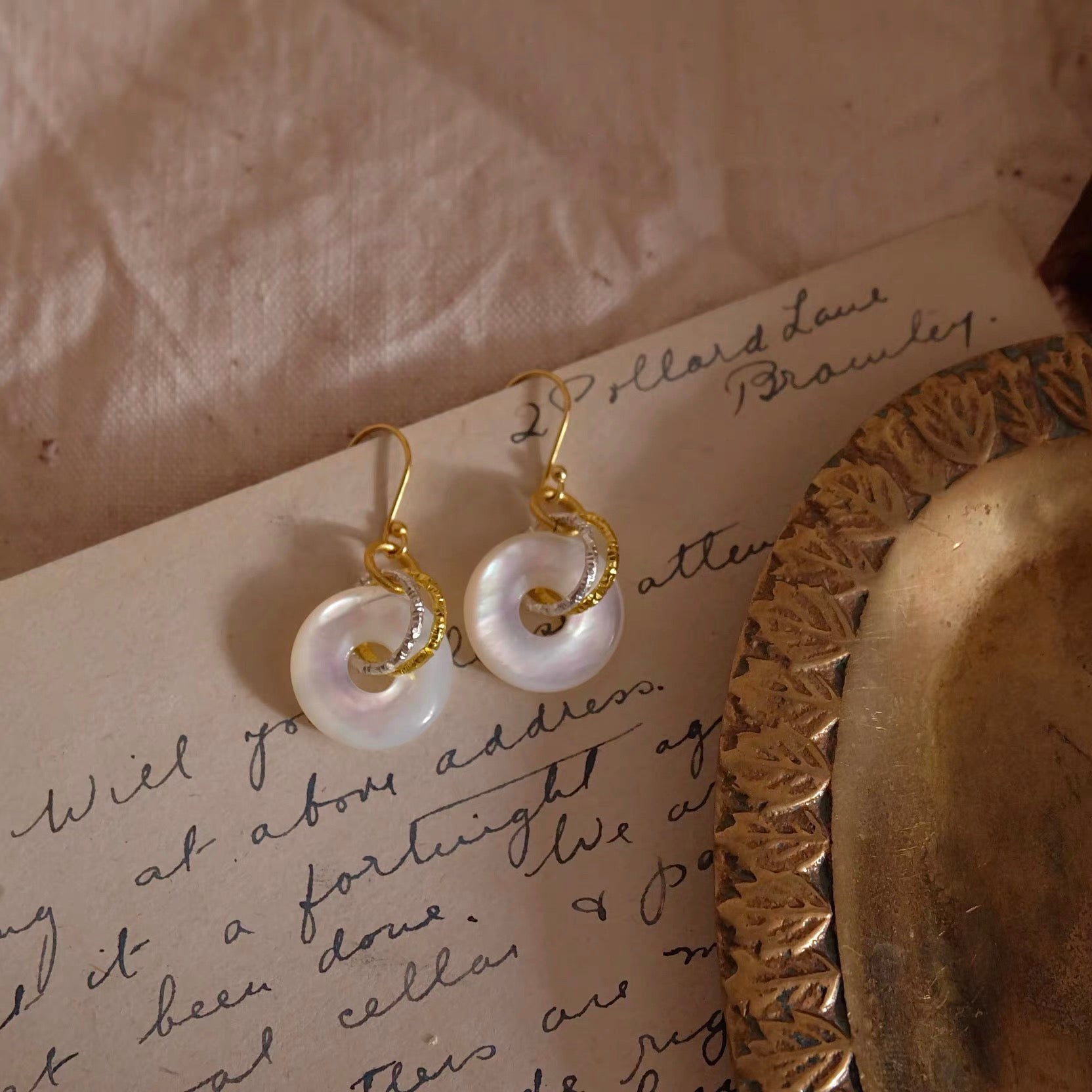 Moonooze Natural Mother-of-Pearl 925 Silver Peace Buckle Earrings moonooze